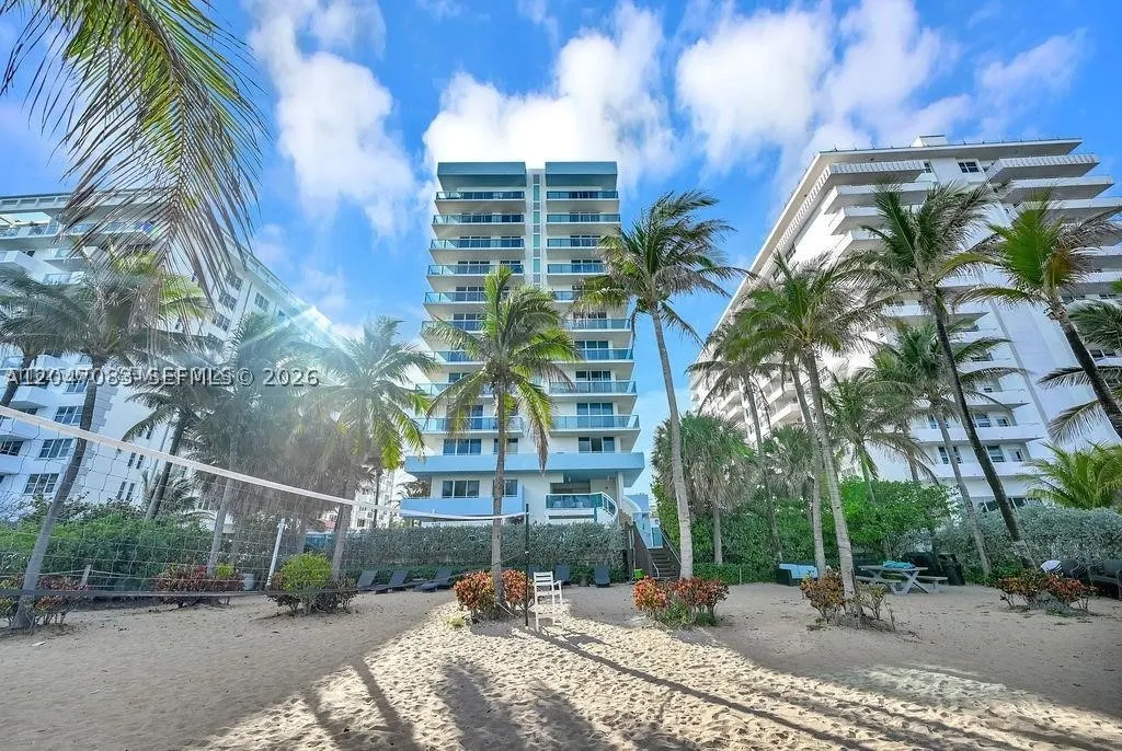 9201 Collins Ave #521