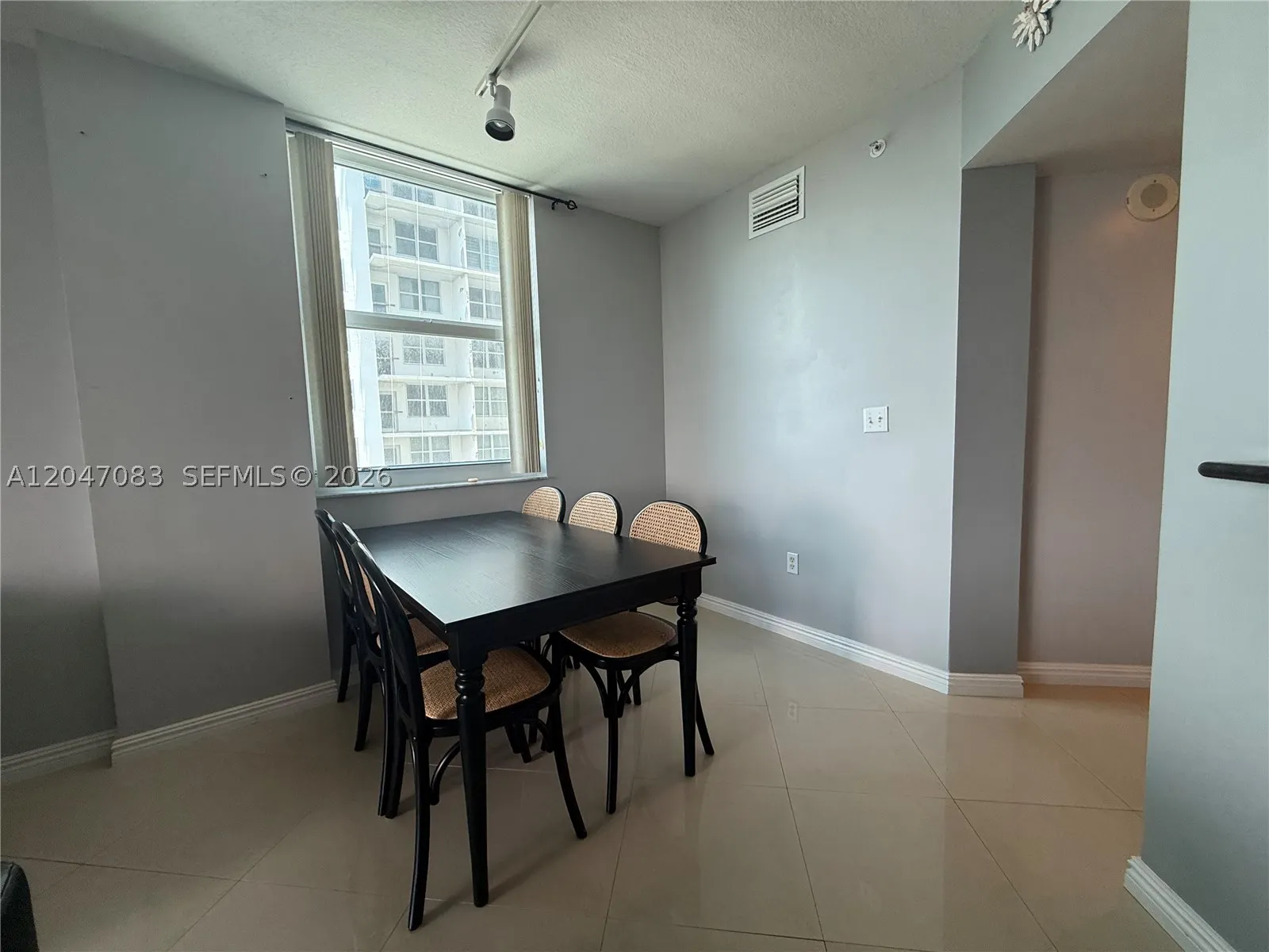 9201 Collins Ave #521
