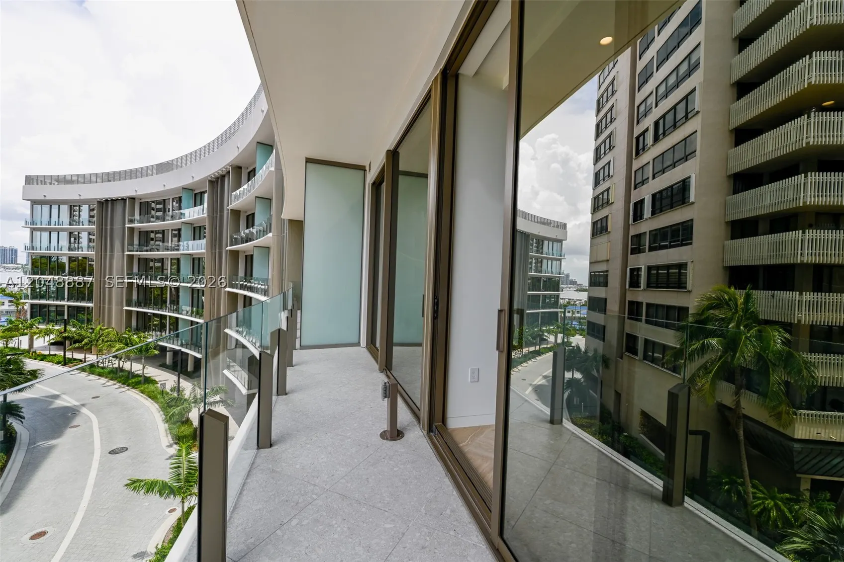 5 Grove Isle Dr #L404