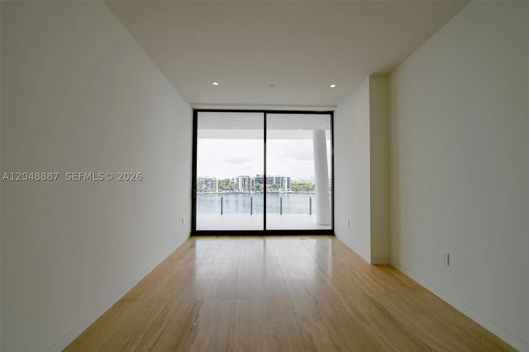 5 Grove Isle Dr #L404
