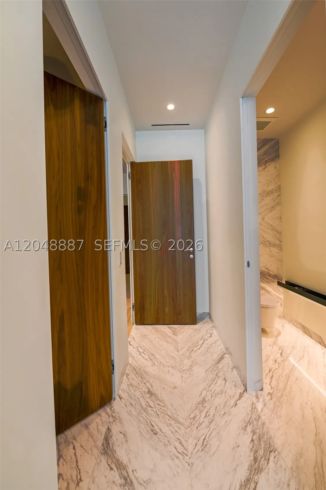 5 Grove Isle Dr #L404