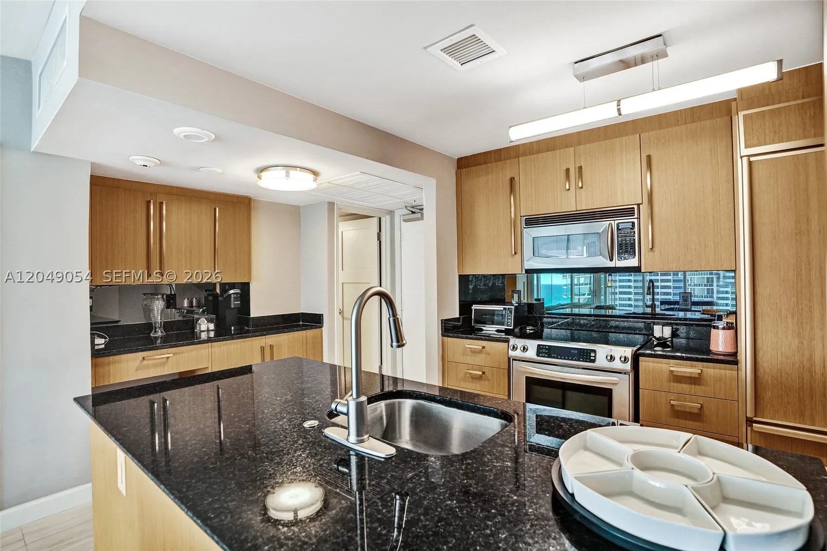 10275 Collins Ave #1116