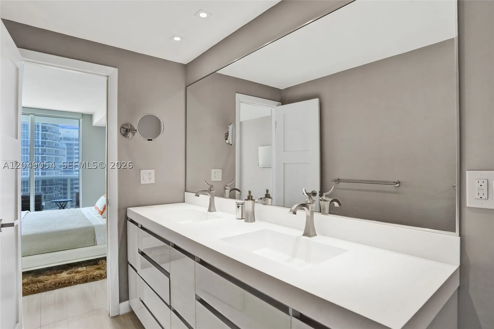 10275 Collins Ave #1116