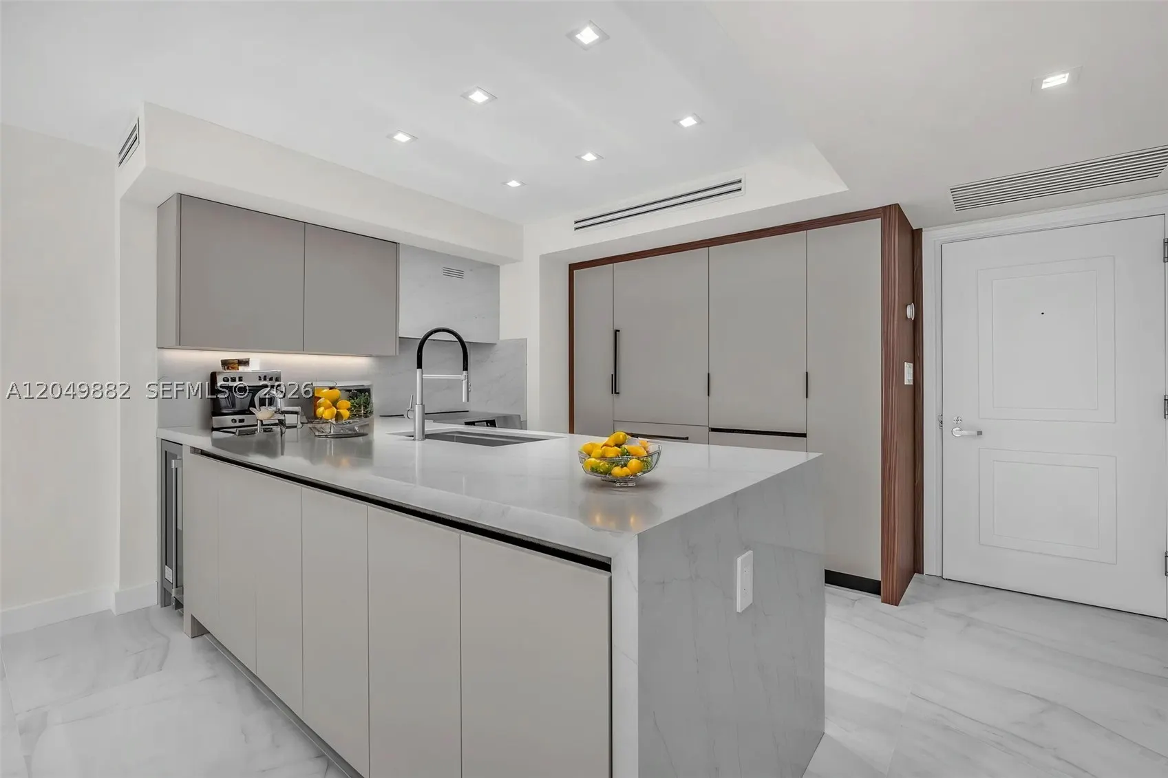 9499 Collins Ave #1009