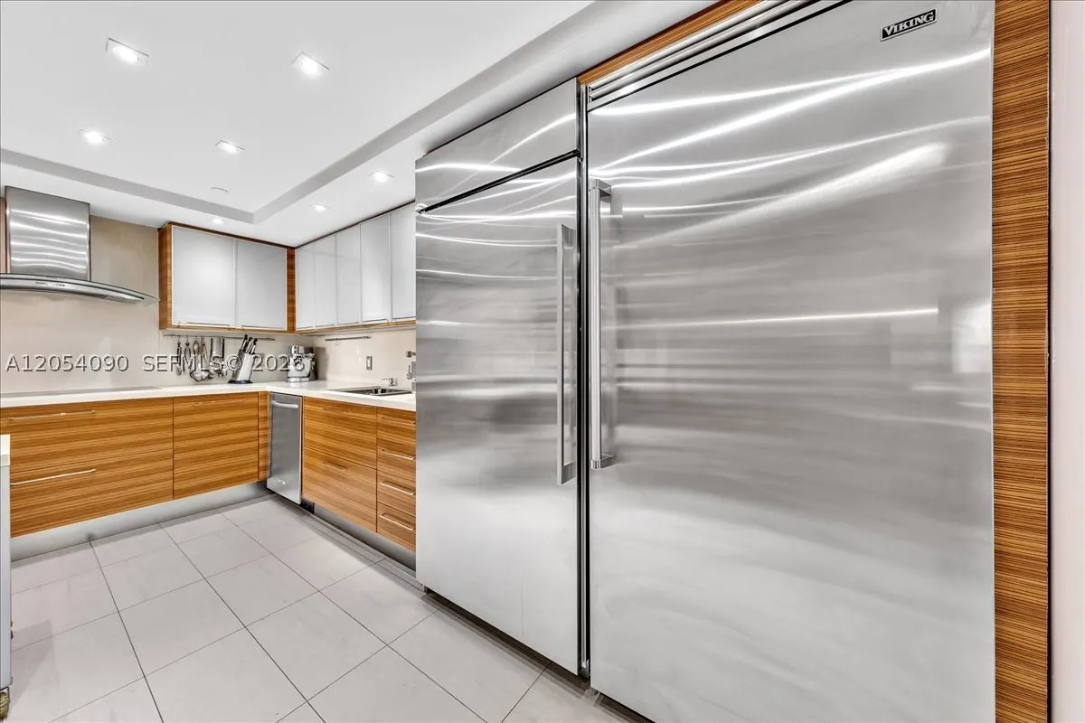 8877 Collins Ave #PH-2