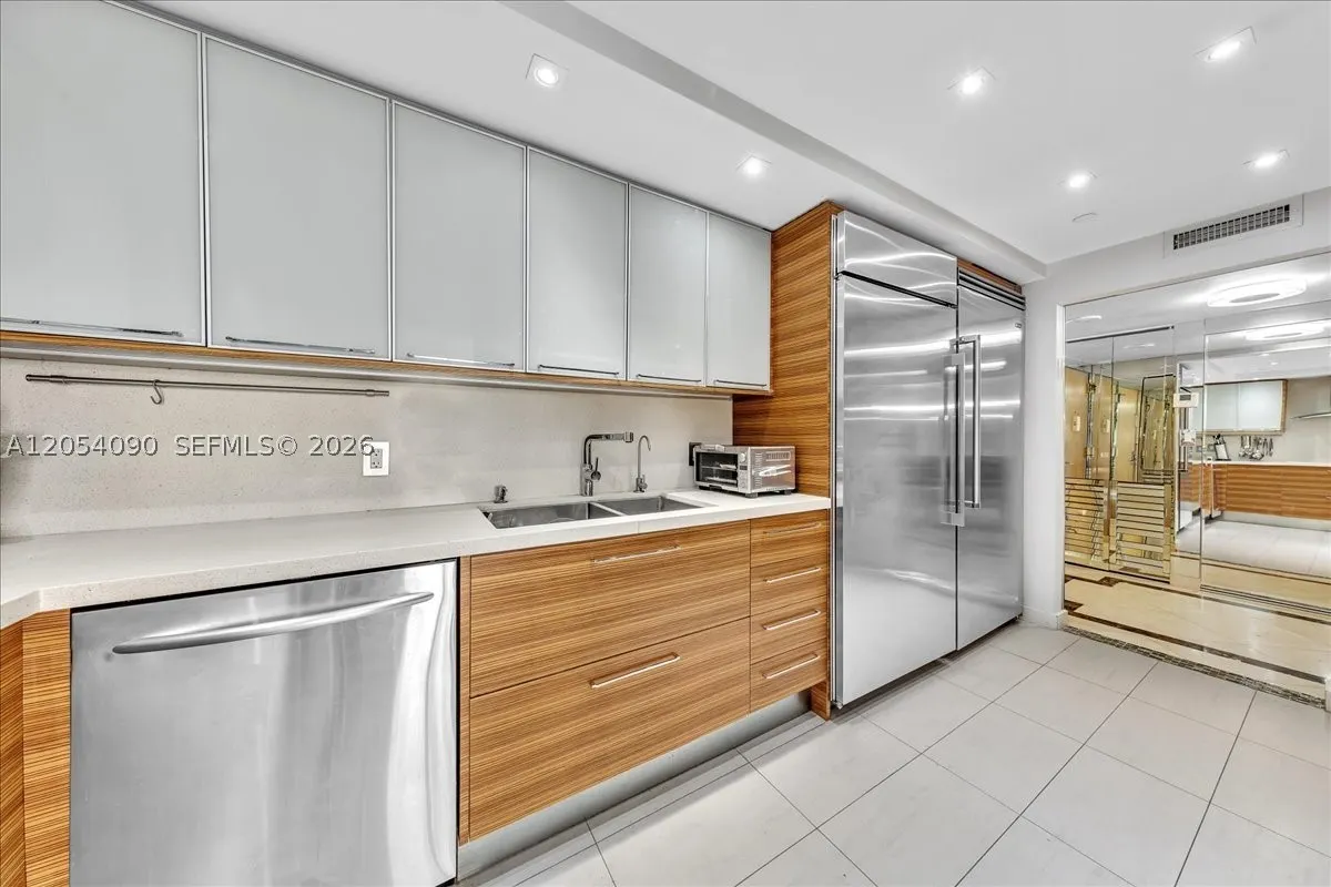 8877 Collins Ave #PH-2