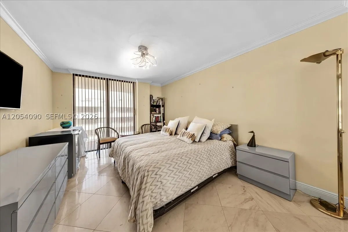 8877 Collins Ave #PH-2