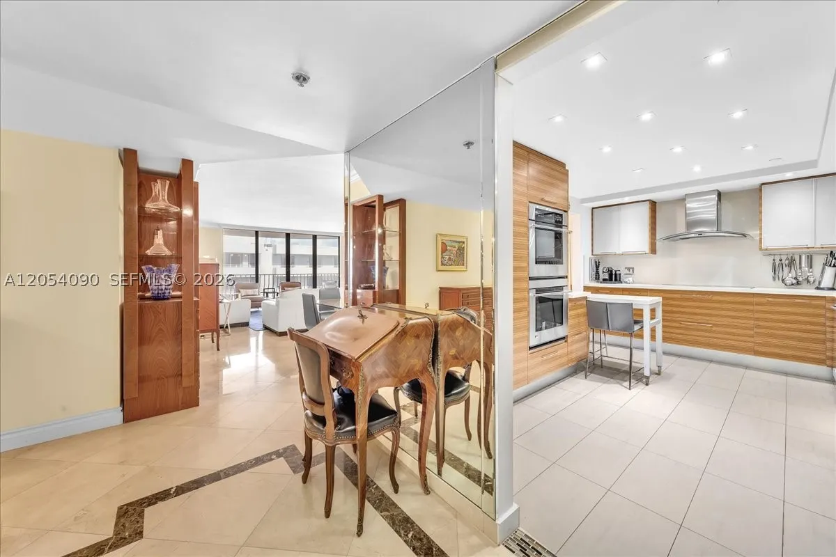 8877 Collins Ave #PH-2