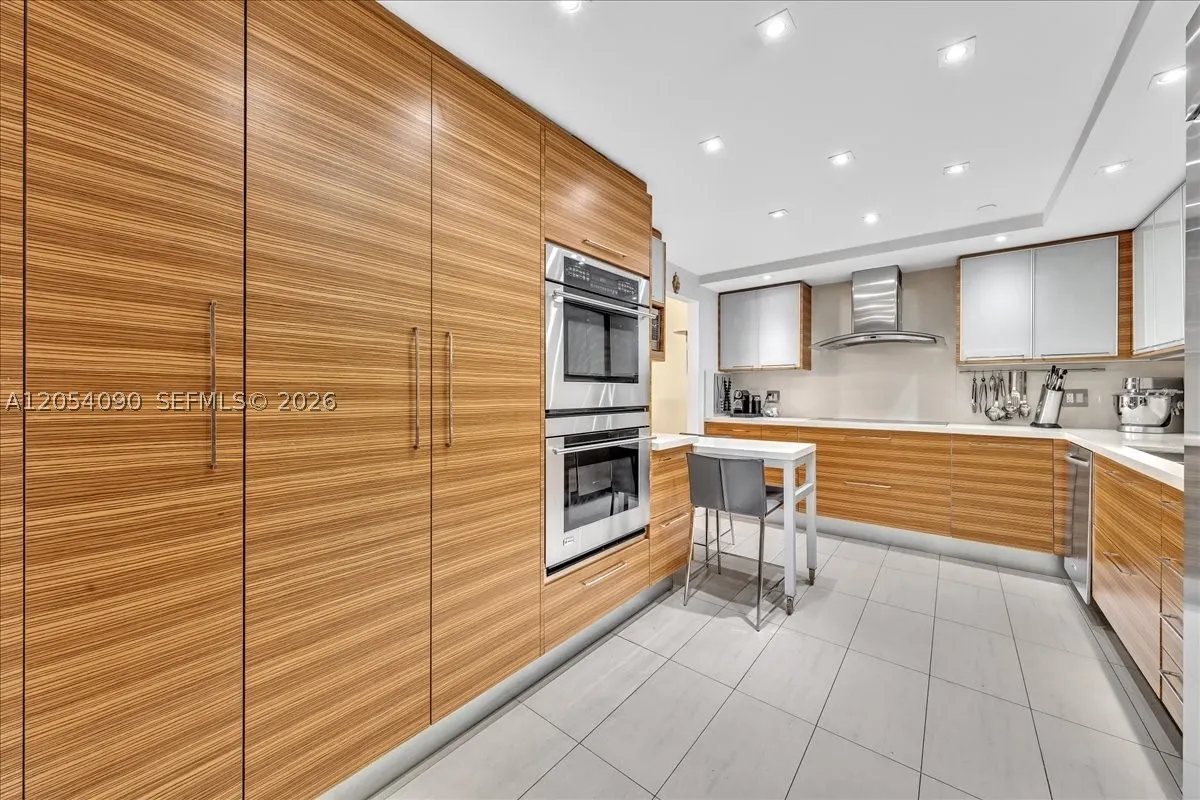 8877 Collins Ave #PH-2