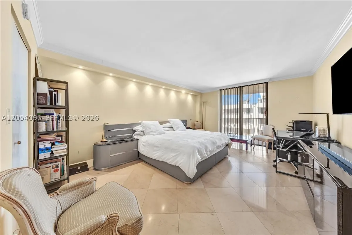 8877 Collins Ave #PH-2