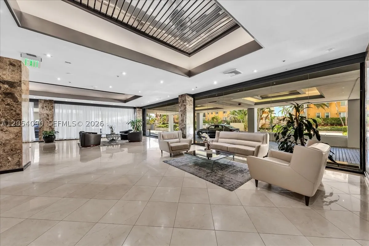 8877 Collins Ave #PH-2