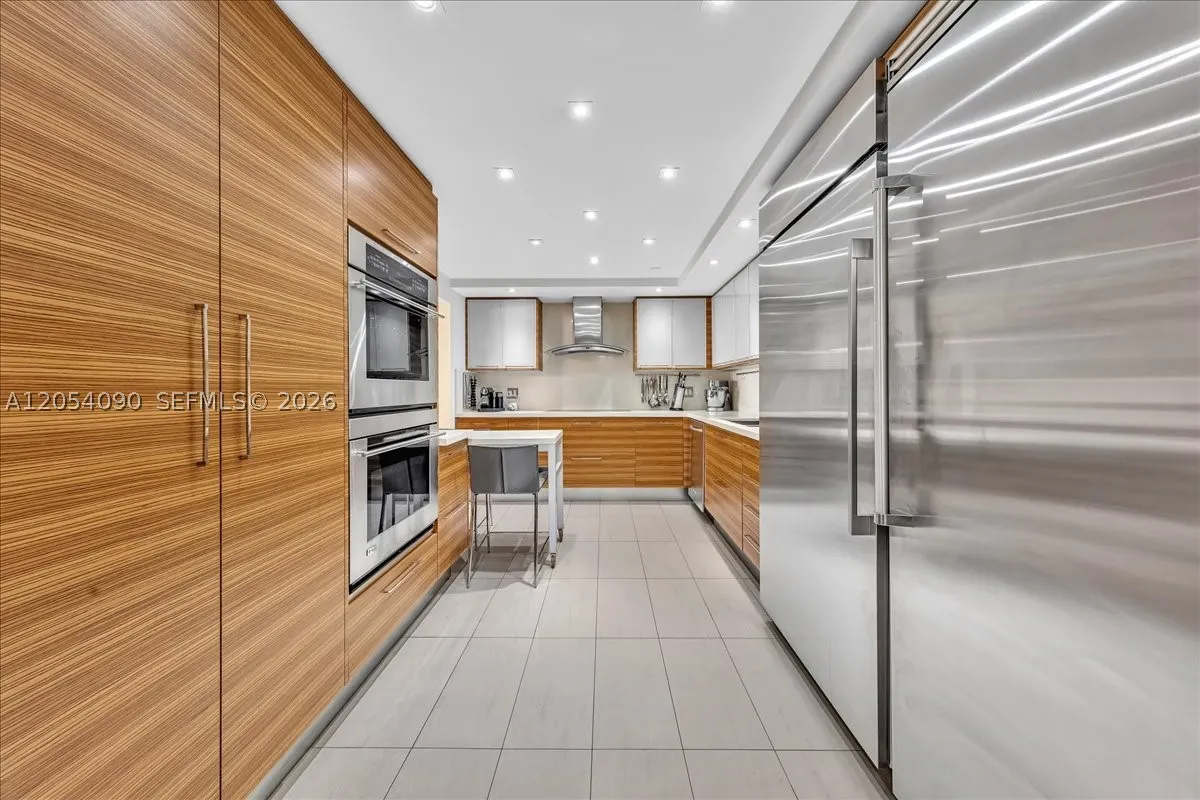8877 Collins Ave #PH-2