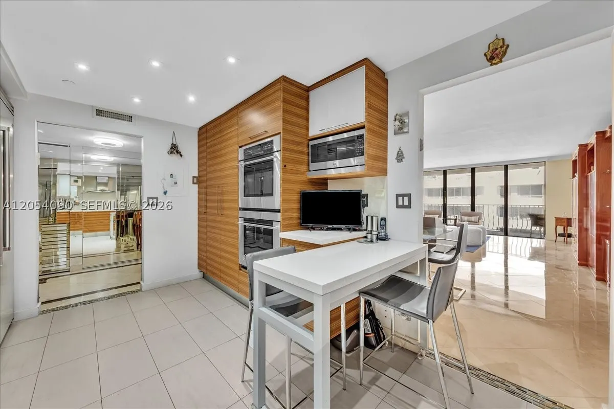 8877 Collins Ave #PH-2