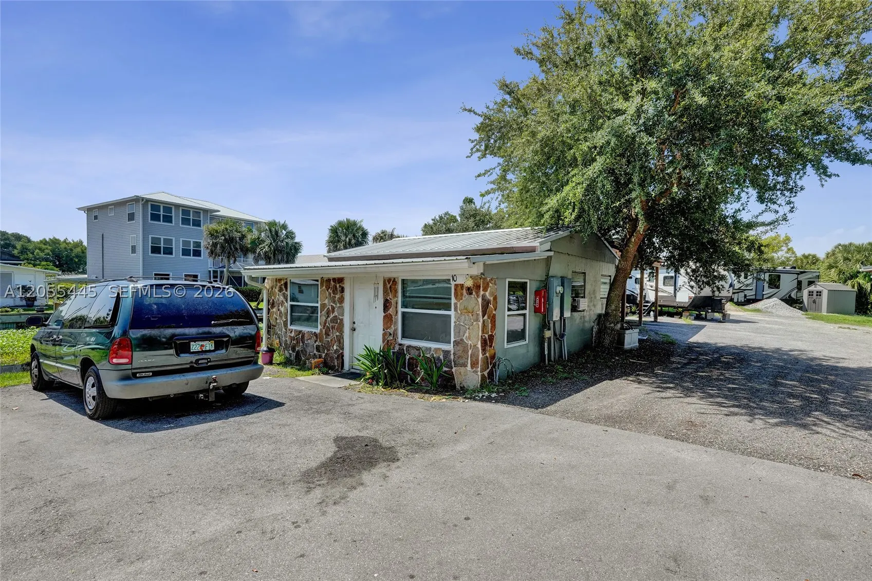 1059 Marina Ln