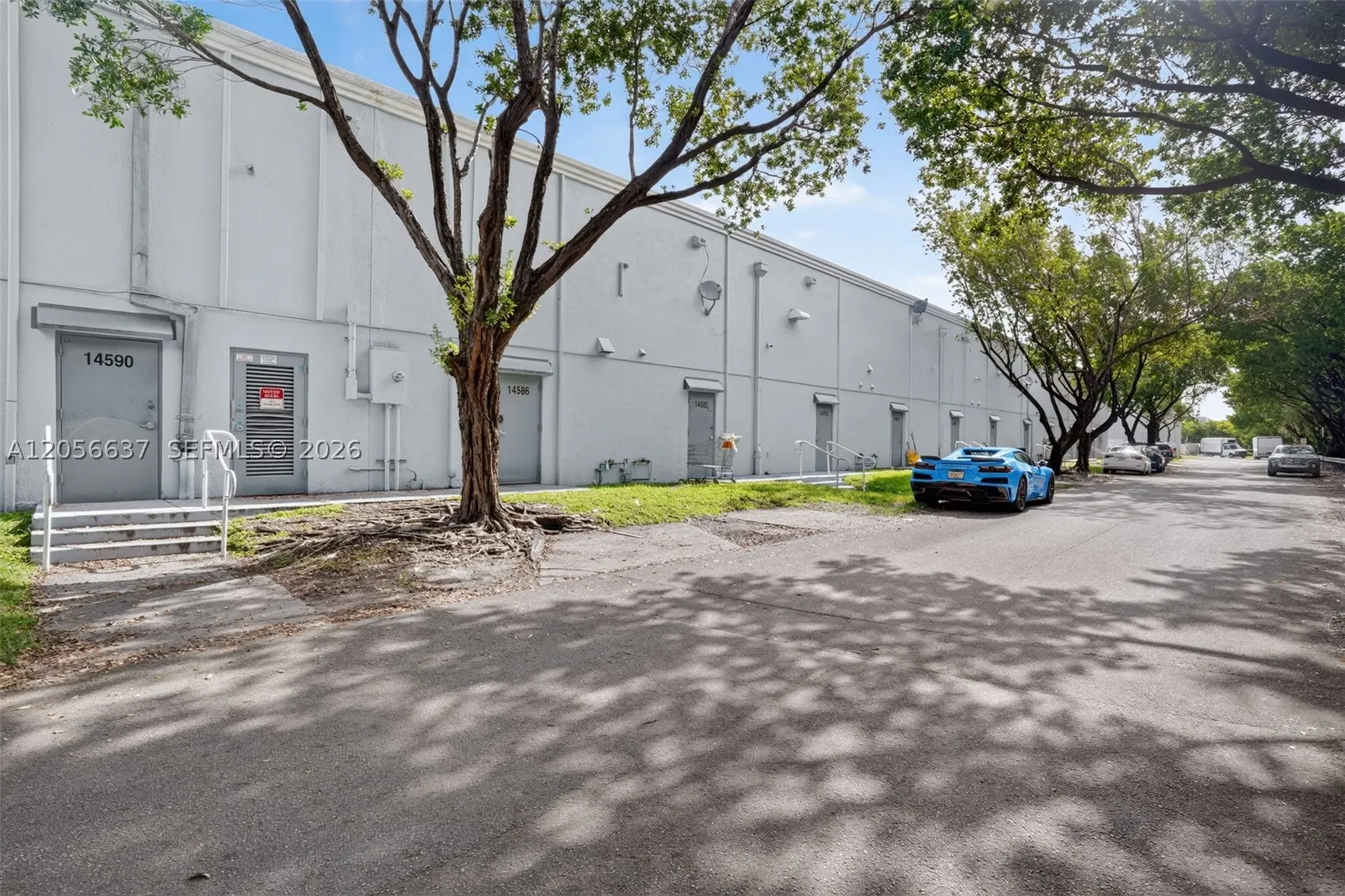 Smoke Shop for Sale in Tamiami