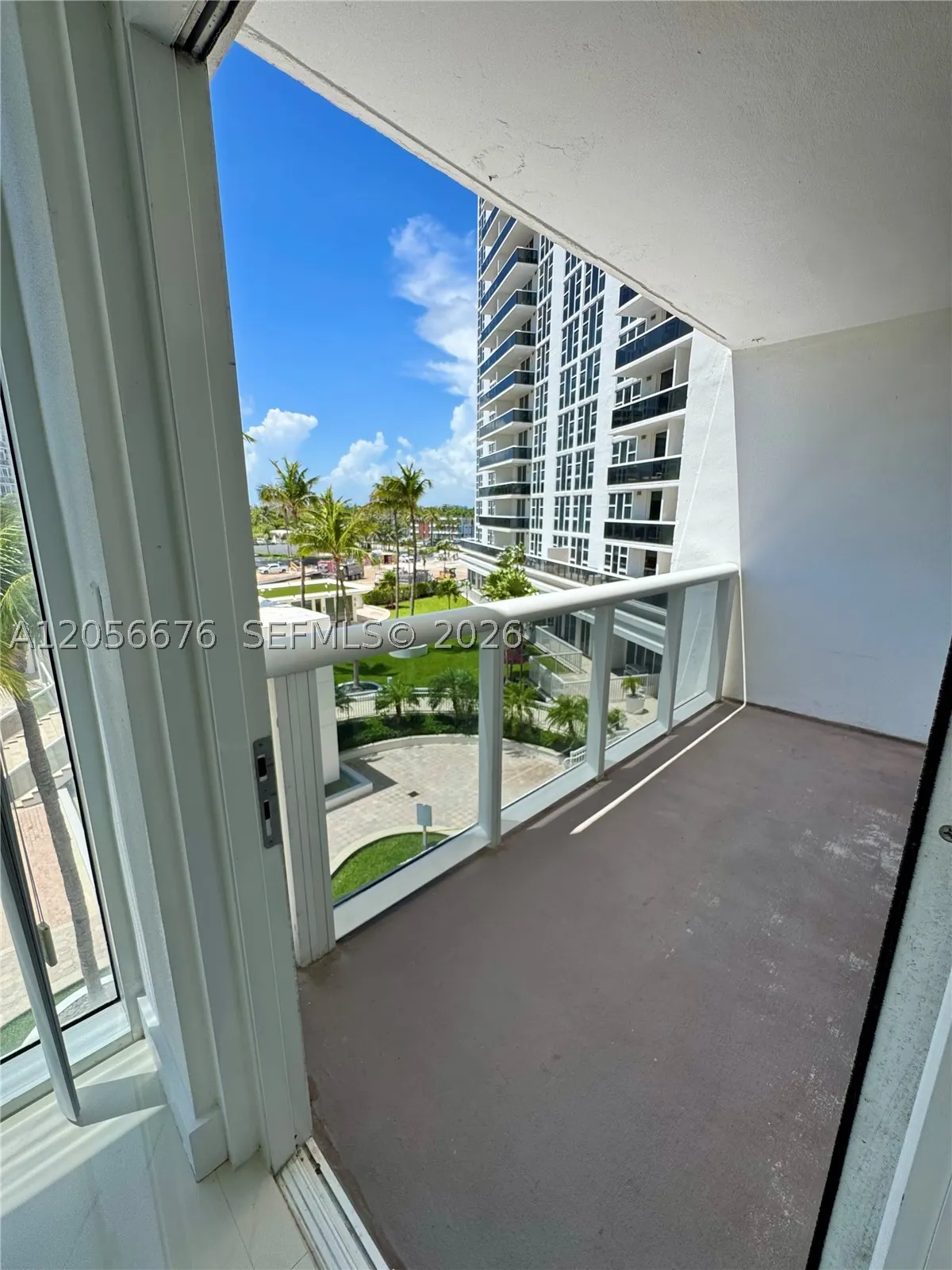 10275 Collins Ave #316