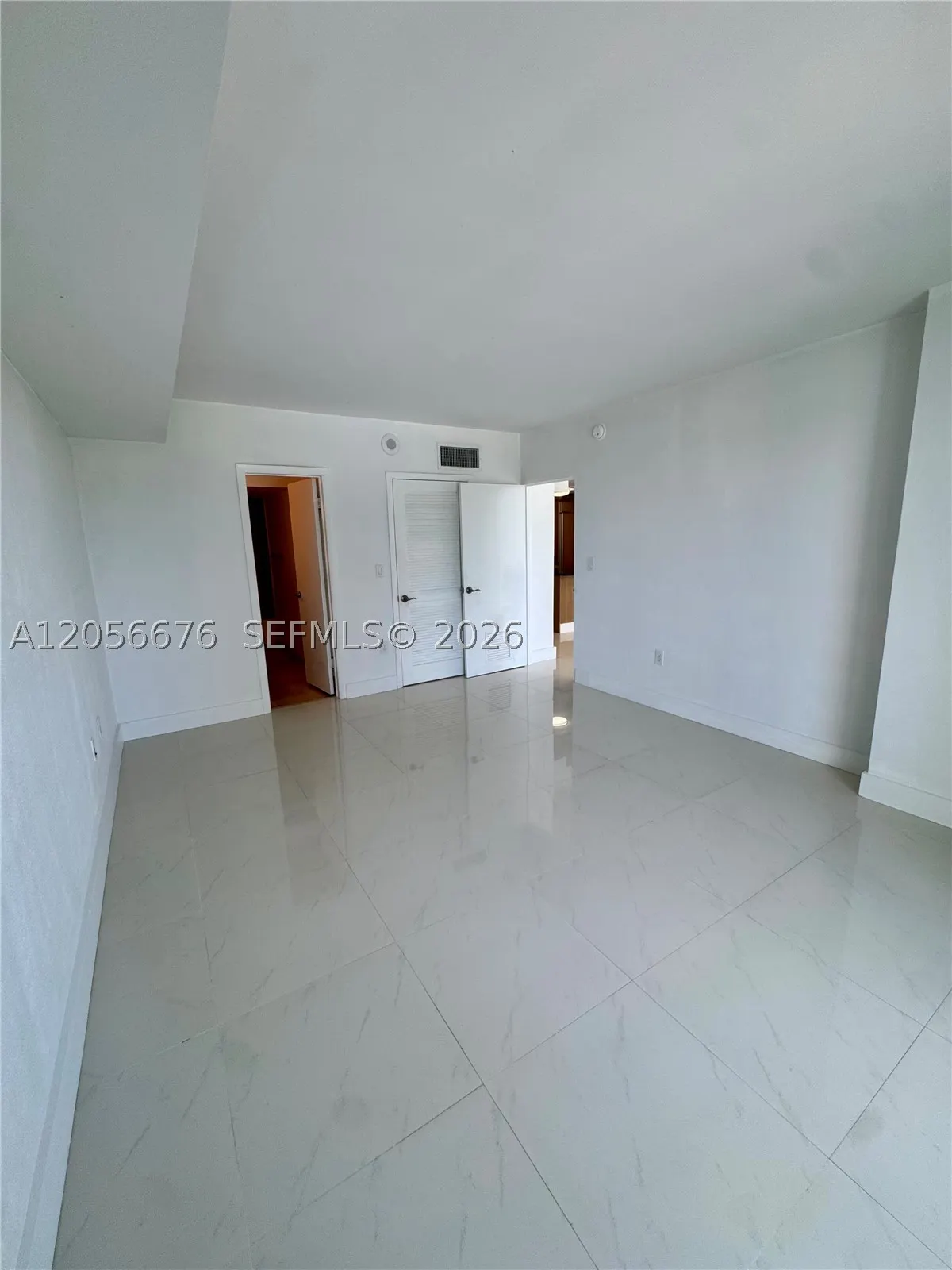 10275 Collins Ave #316