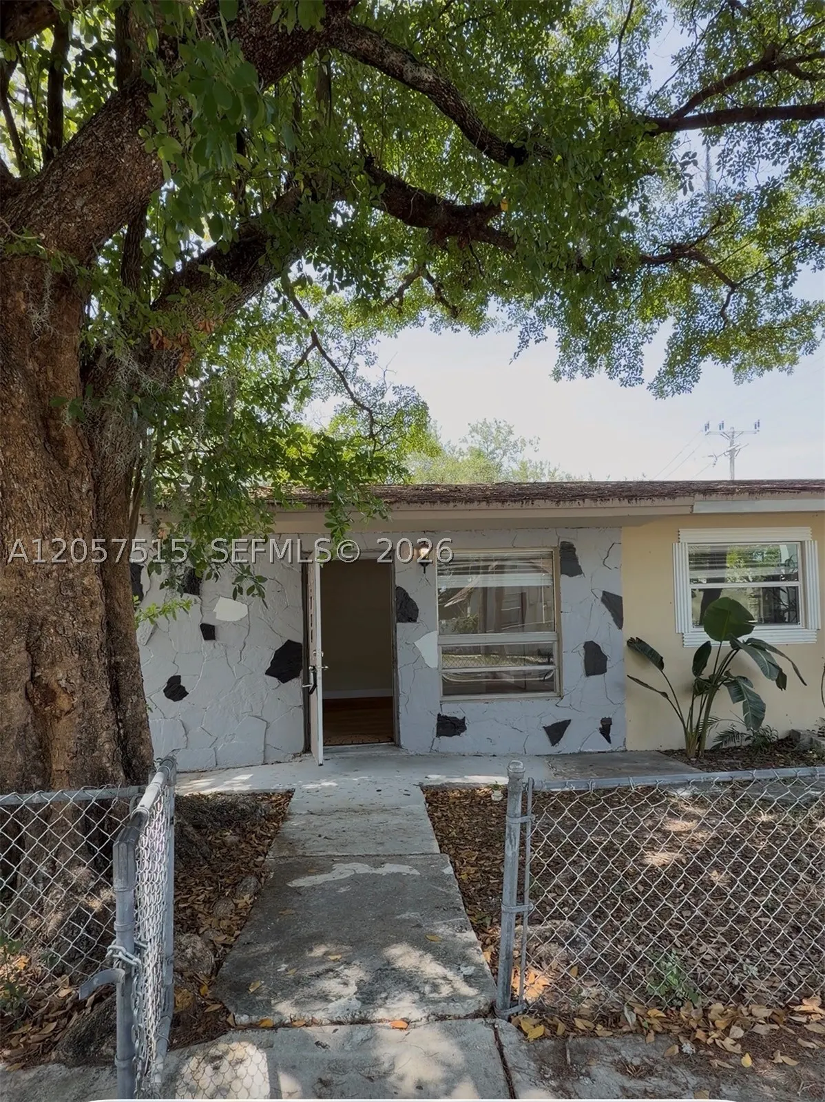 734 SW 8th St
