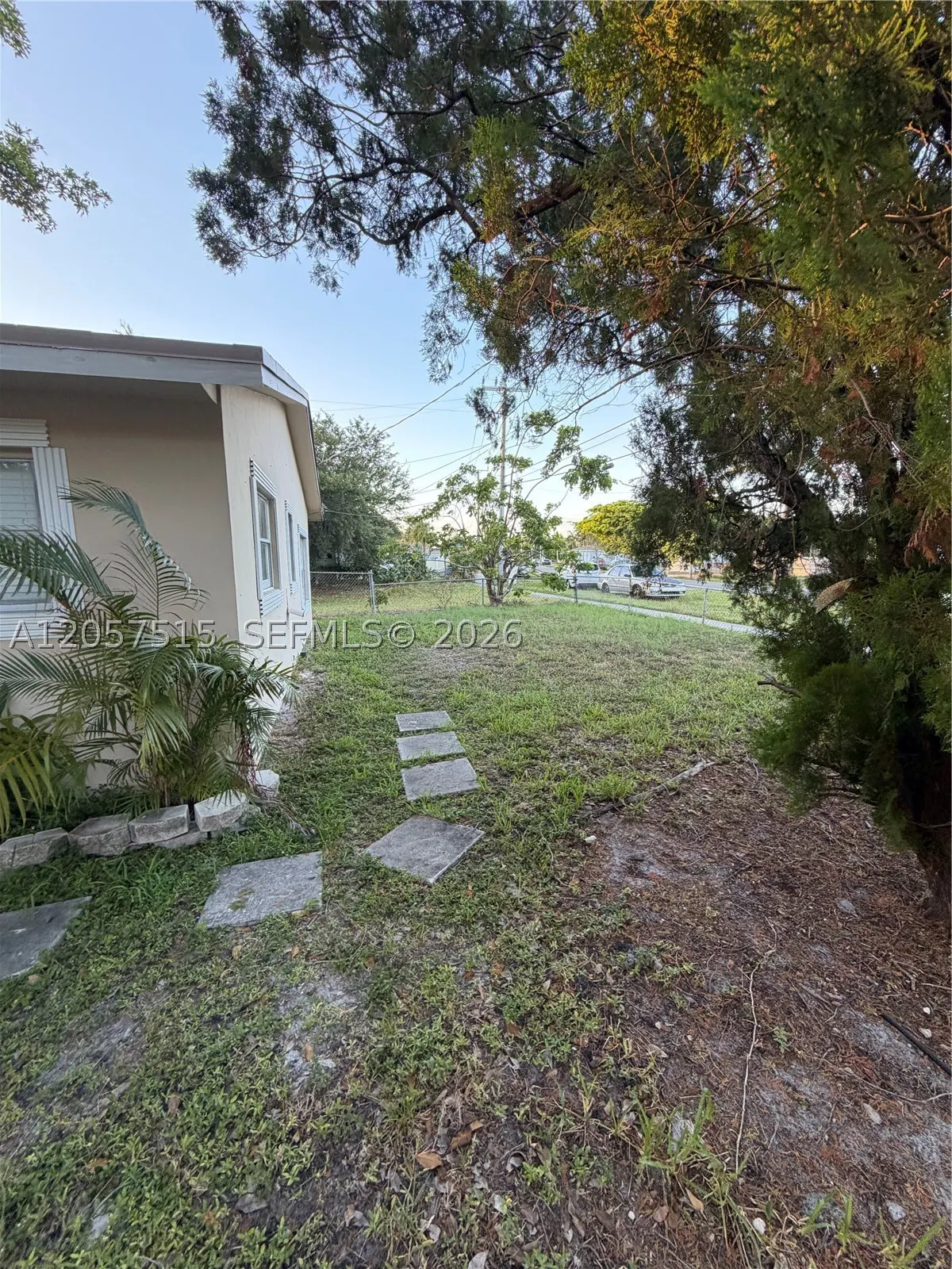 734 SW 8th St
