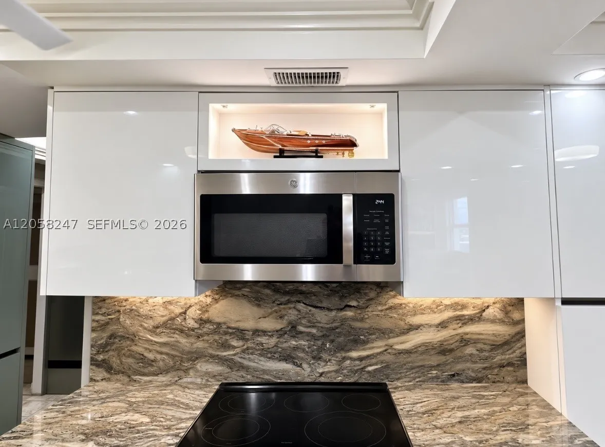 9511 Collins Ave #1507