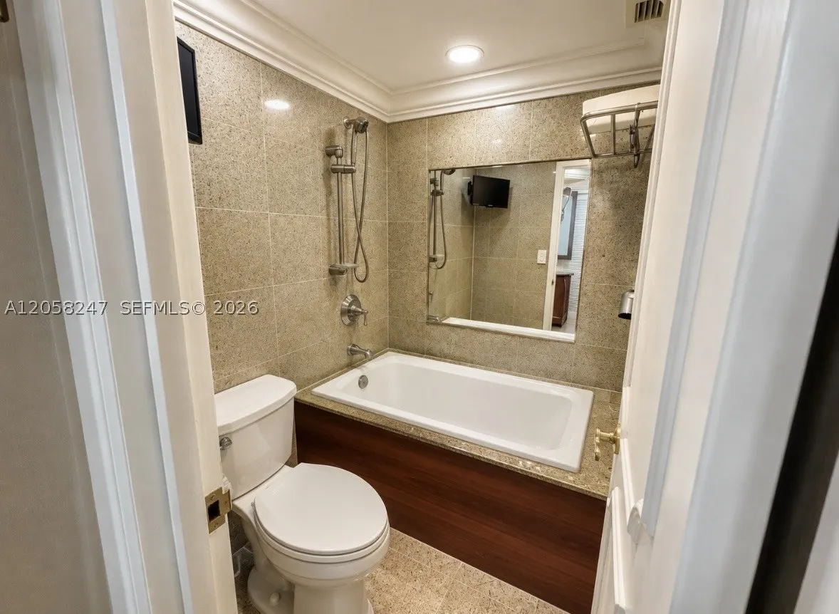 9511 Collins Ave #1507
