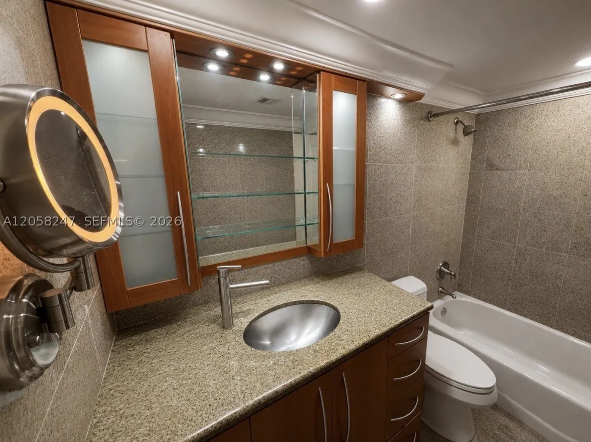 9511 Collins Ave #1507