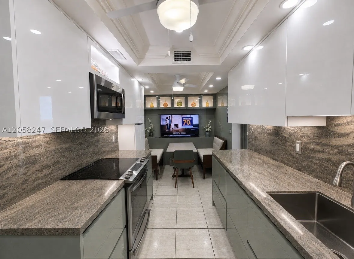 9511 Collins Ave #1507