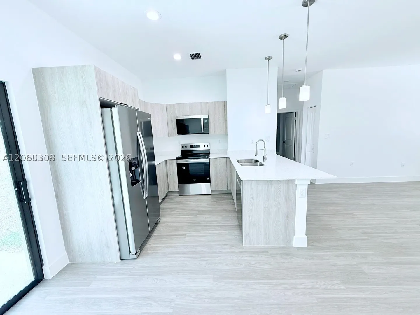 1048 Jay Ct