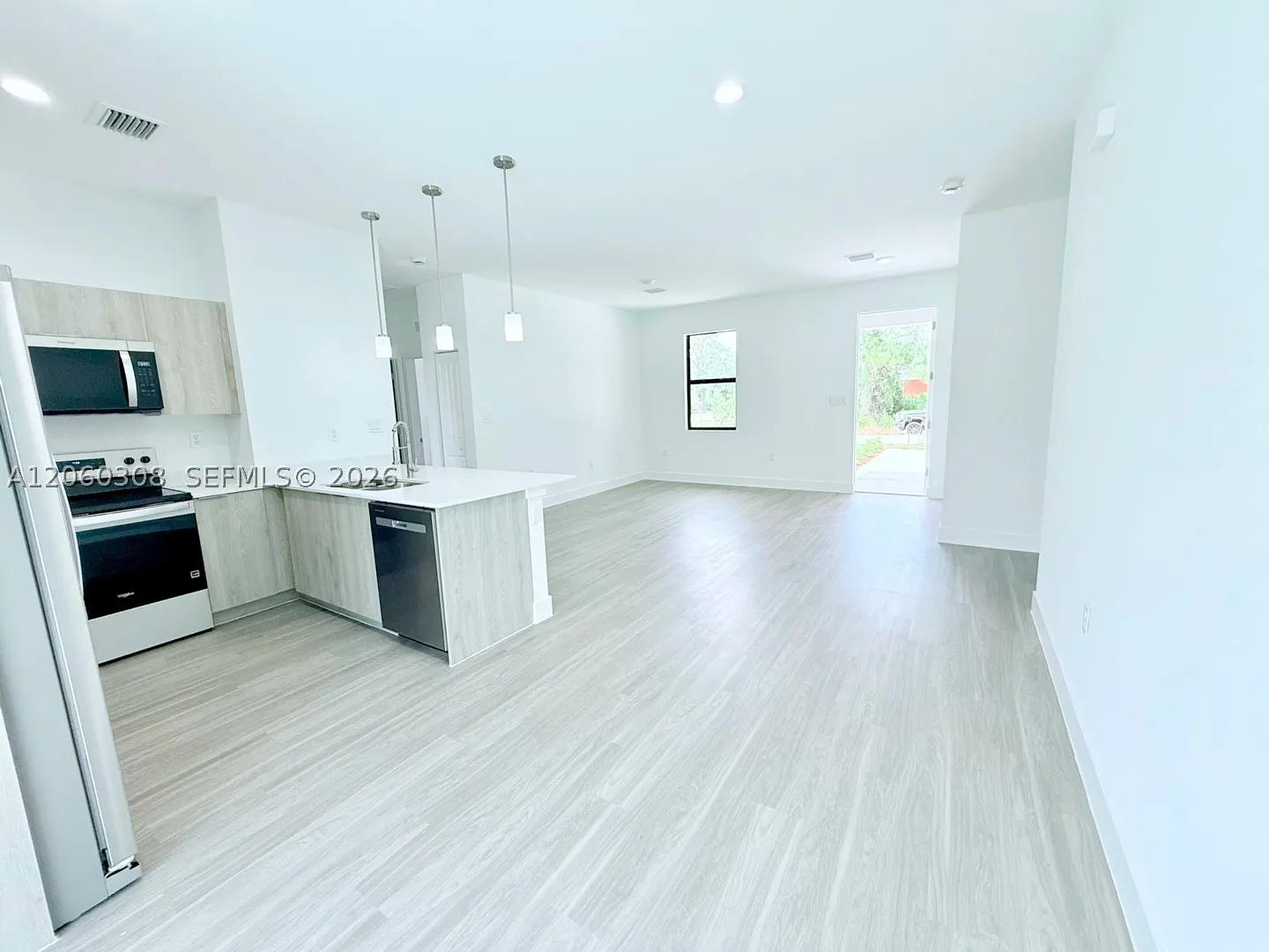 1048 Jay Ct