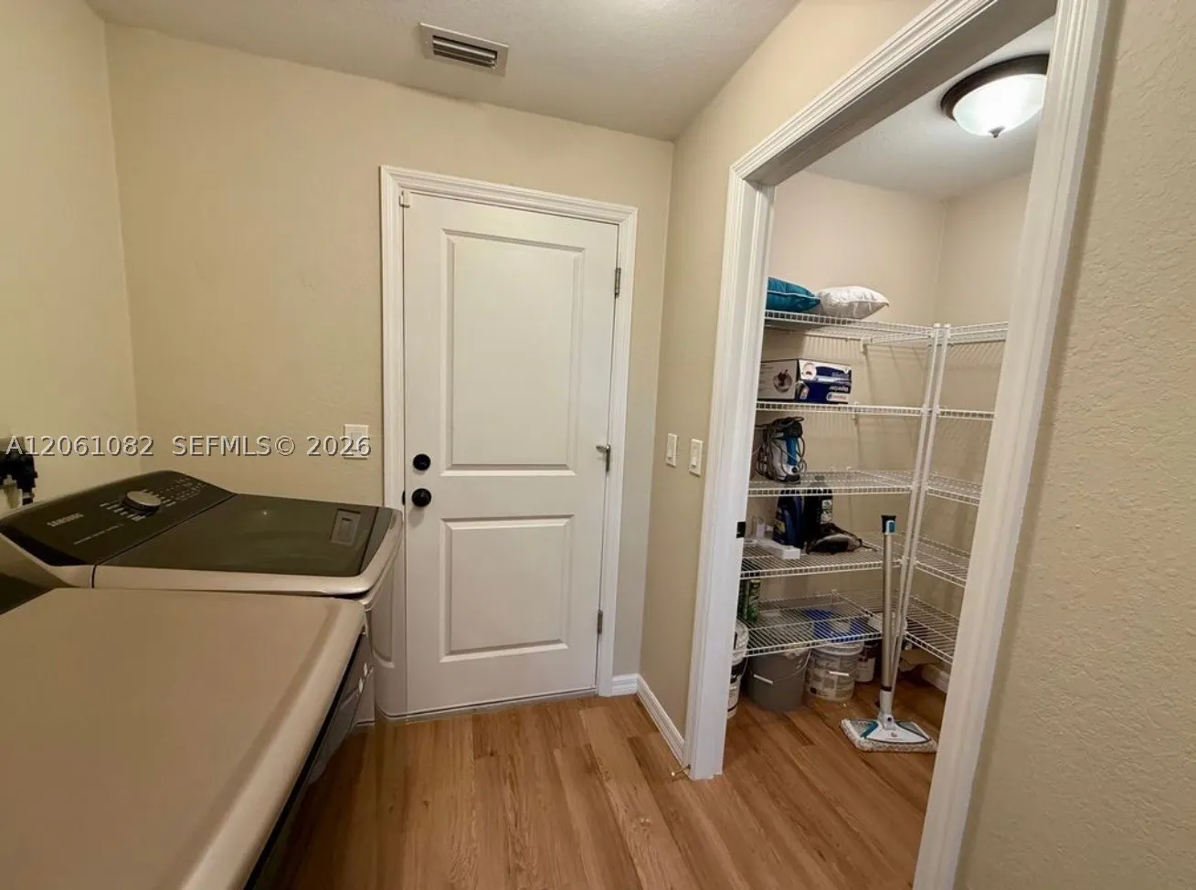 7033 Waldo Cir