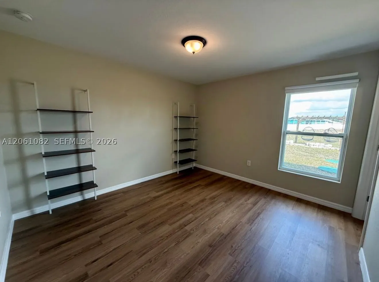 7033 Waldo Cir