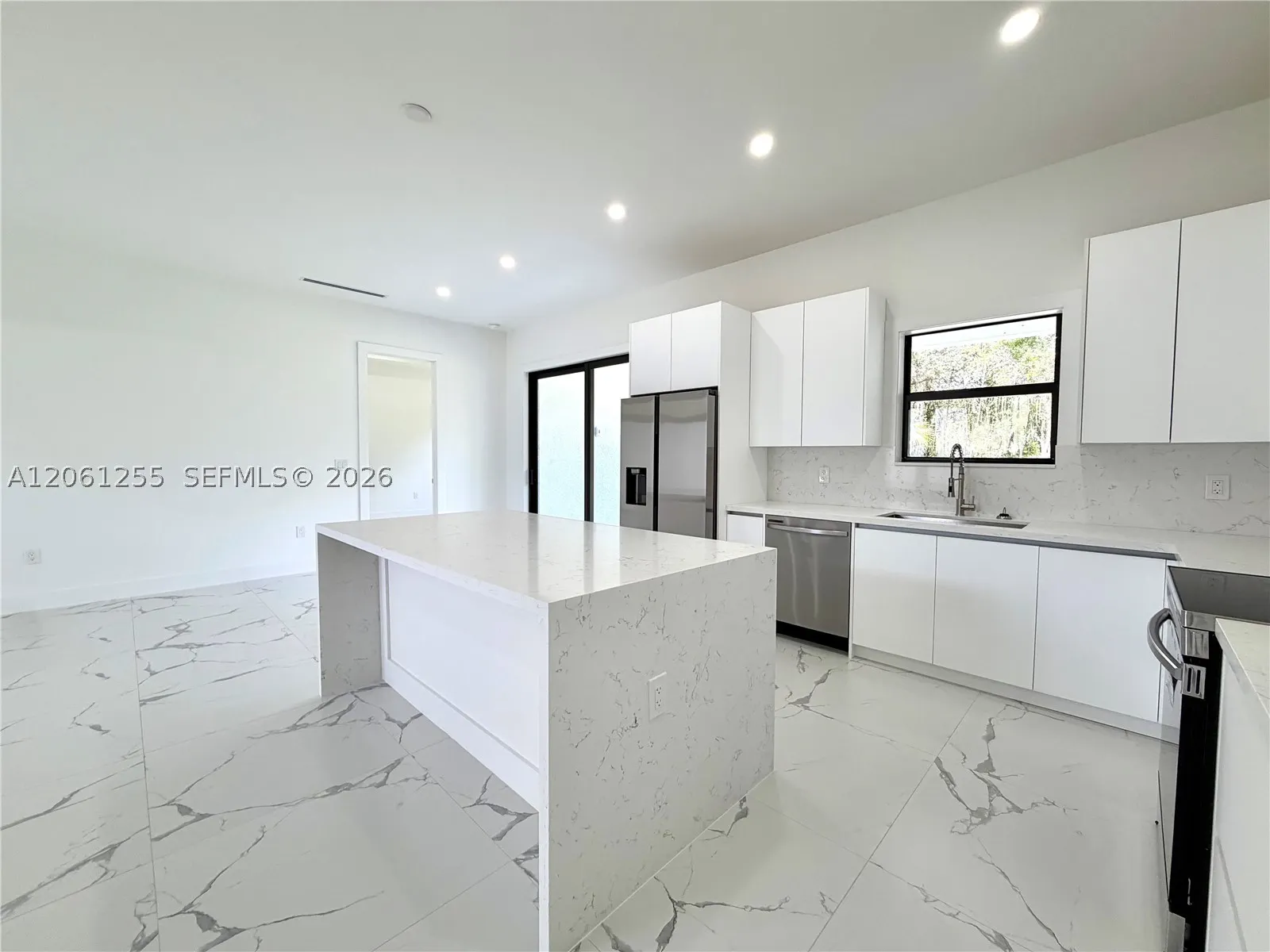 3257 Desoto Blvd S