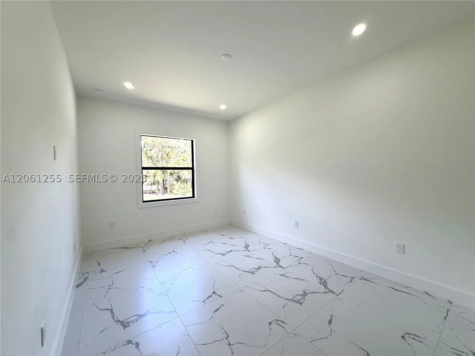3257 Desoto Blvd S