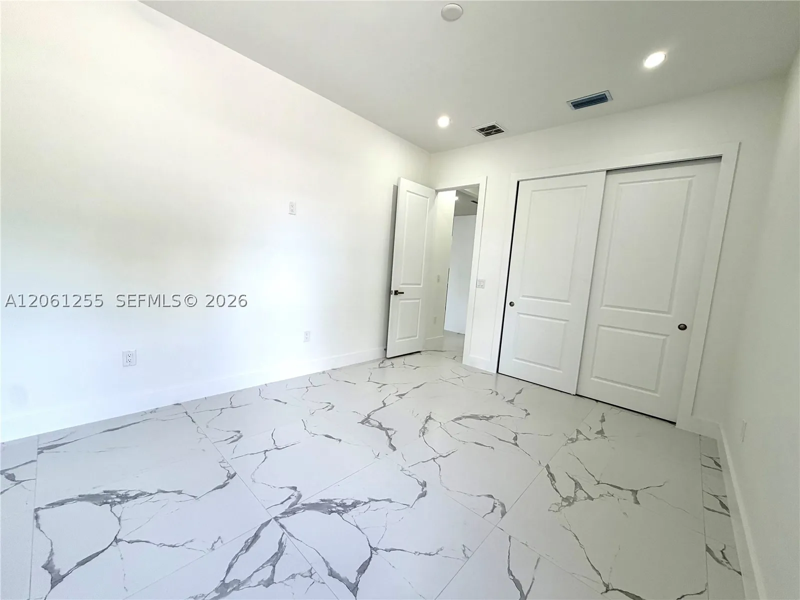 3257 Desoto Blvd S