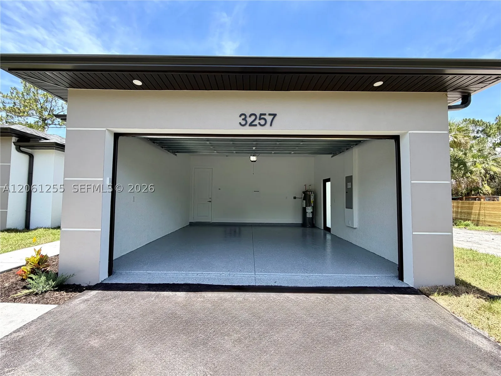 3257 Desoto Blvd S