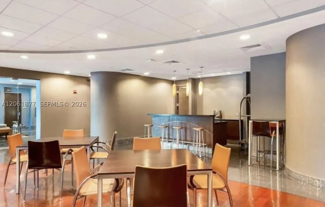 9401 Collins #401