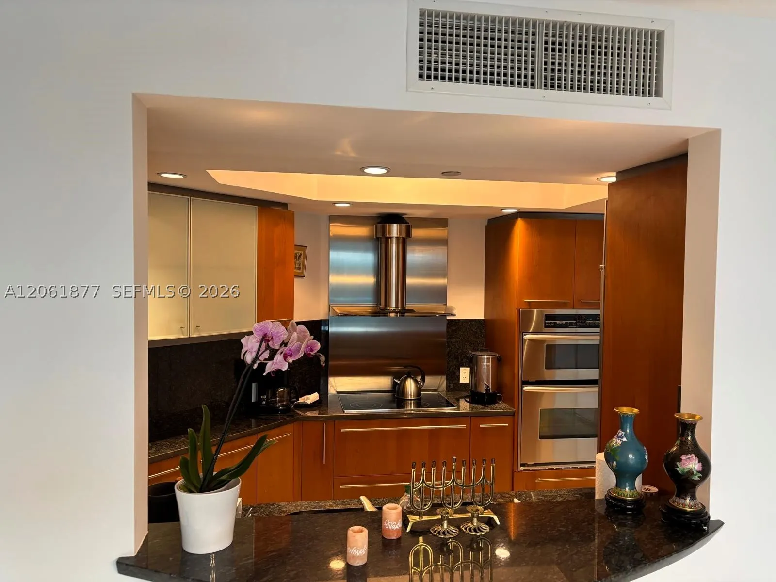 9401 Collins #401