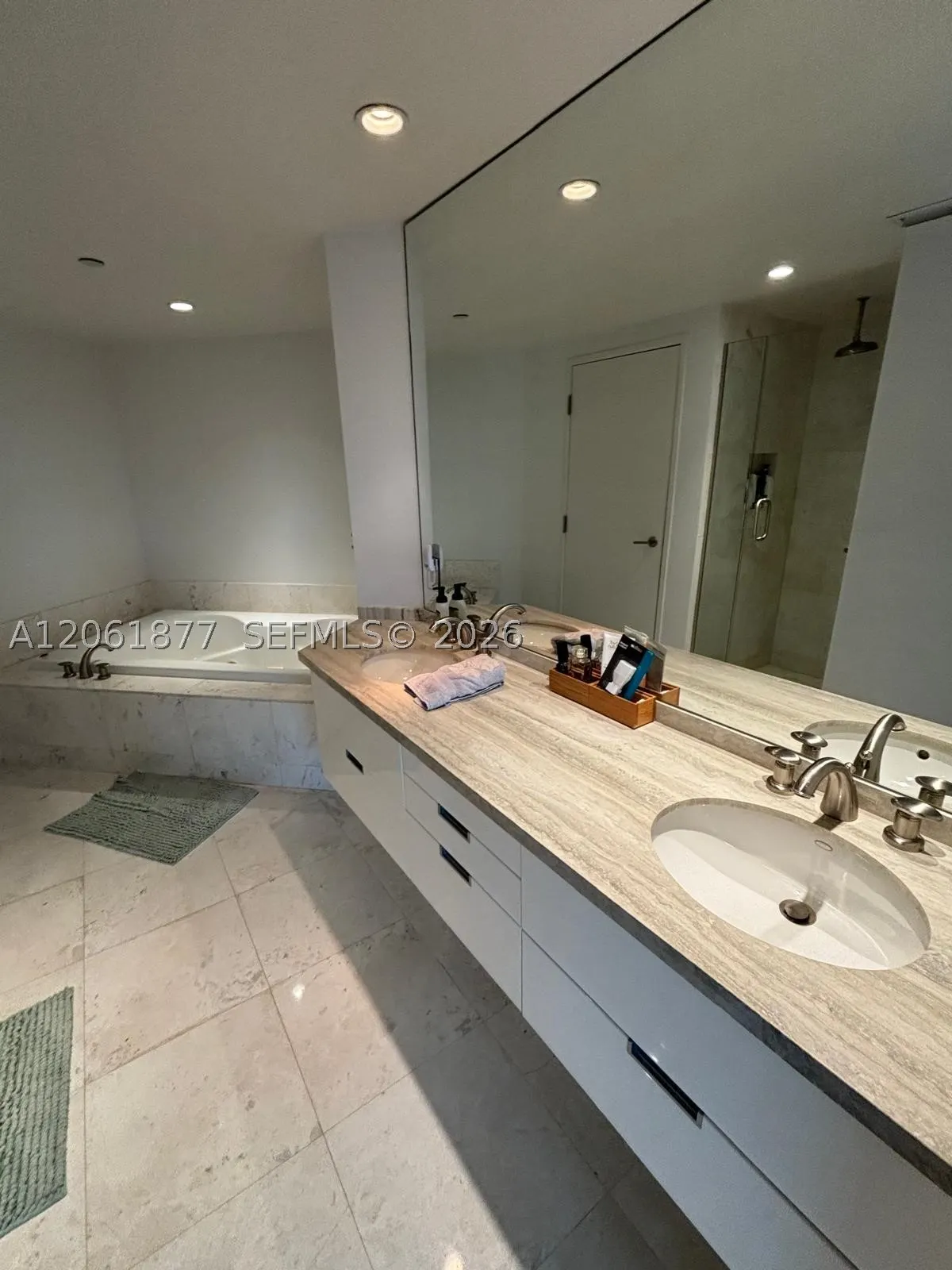 9401 Collins #401
