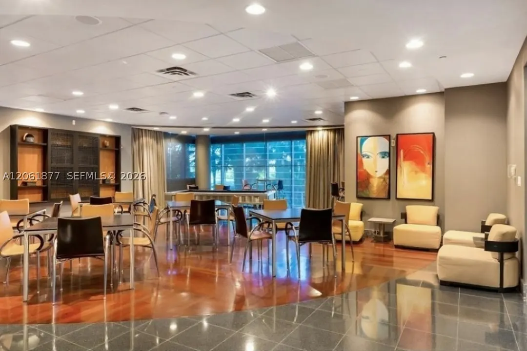 9401 Collins #401