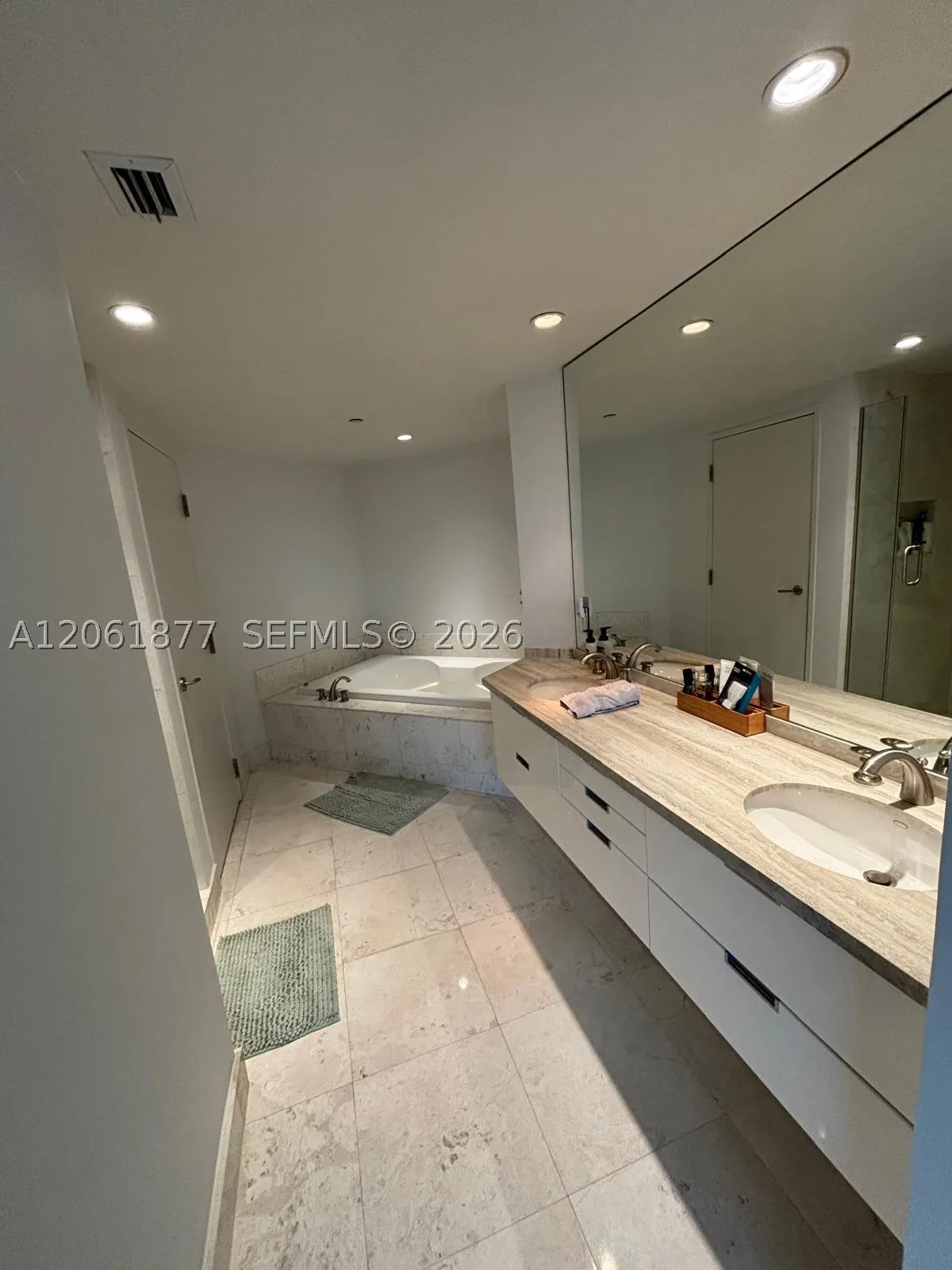 9401 Collins #401