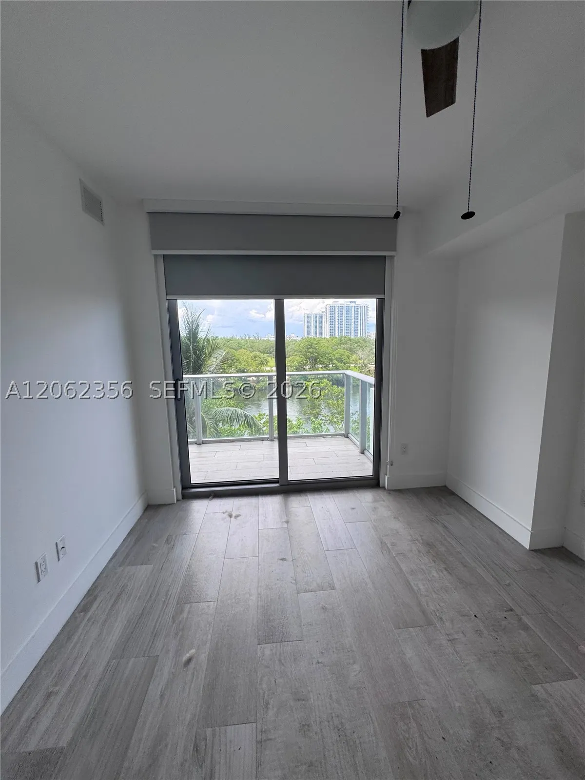 16385 Biscayne Blvd #305