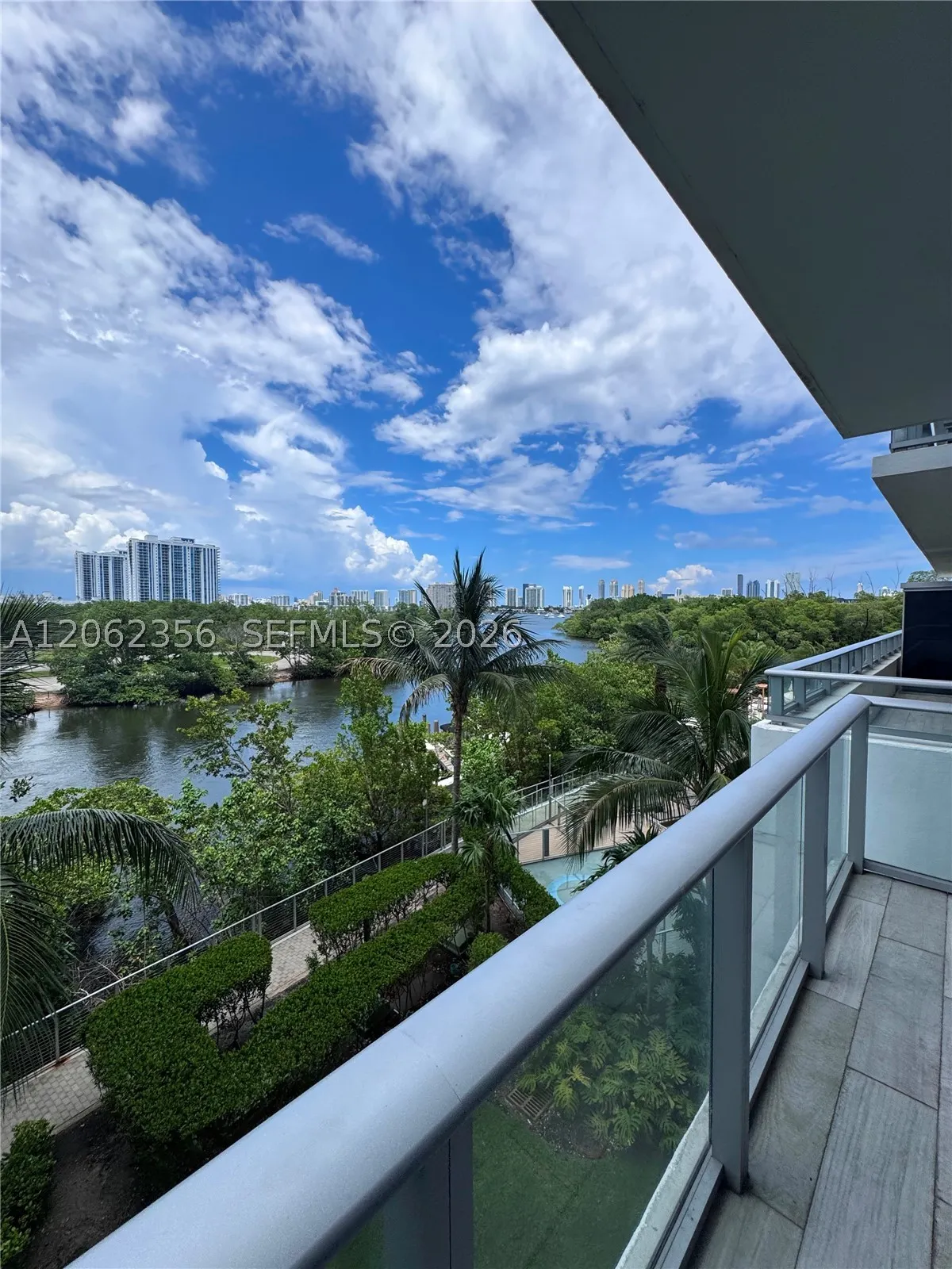 16385 Biscayne Blvd #305