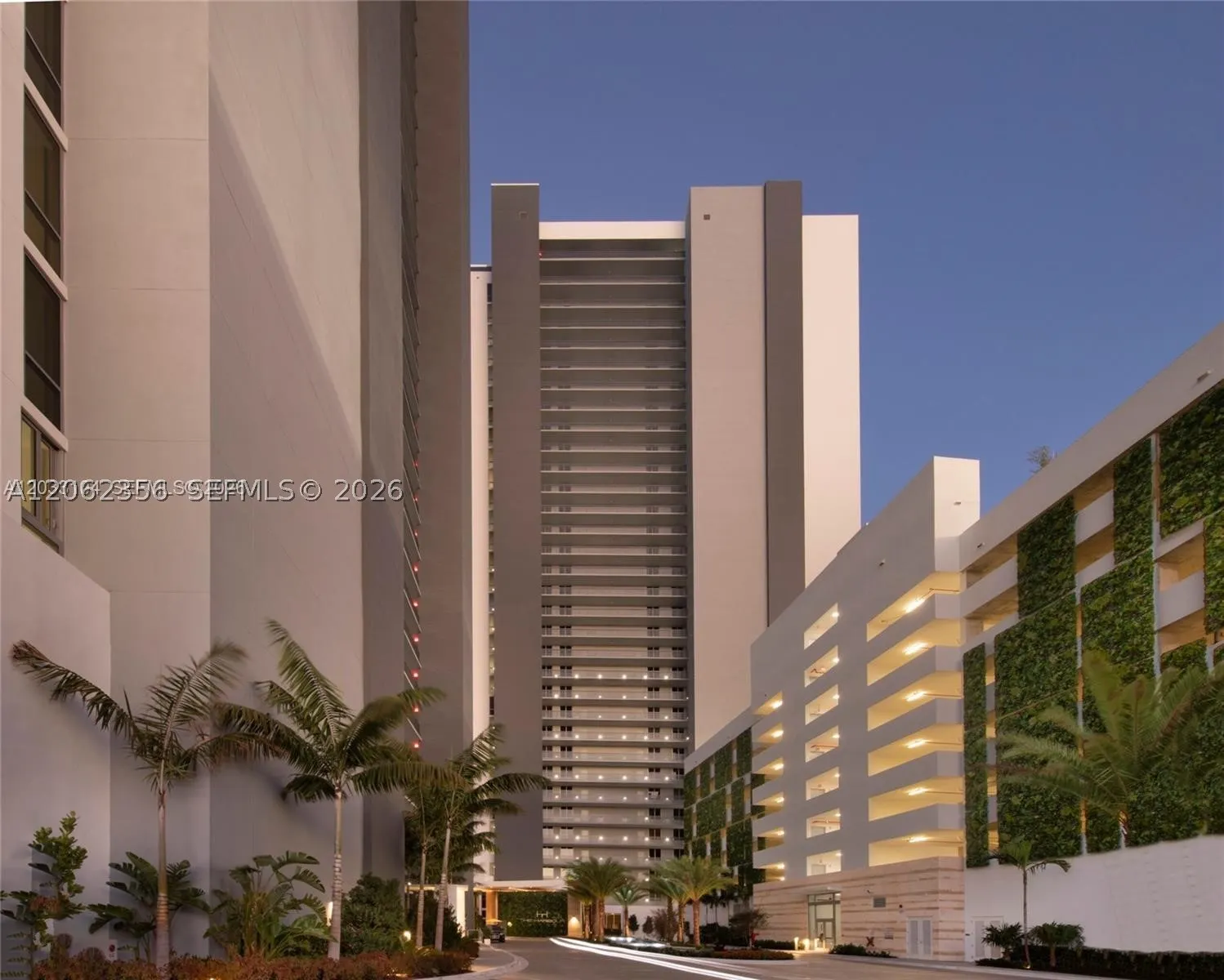 16385 Biscayne Blvd #305