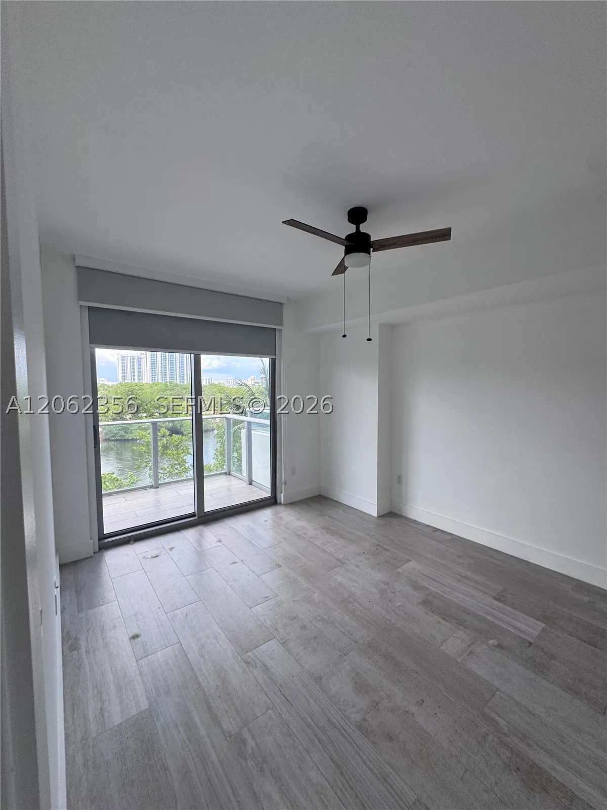 16385 Biscayne Blvd #305