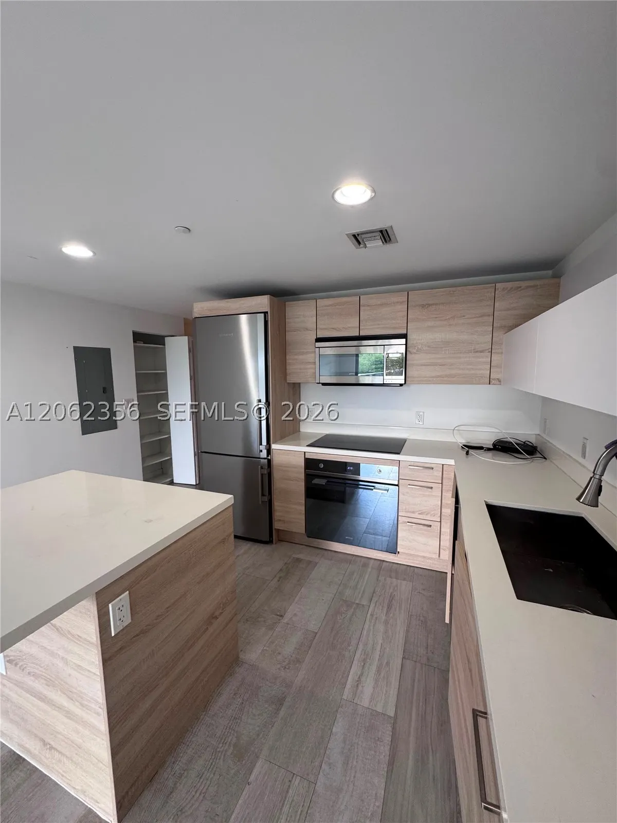 16385 Biscayne Blvd #305