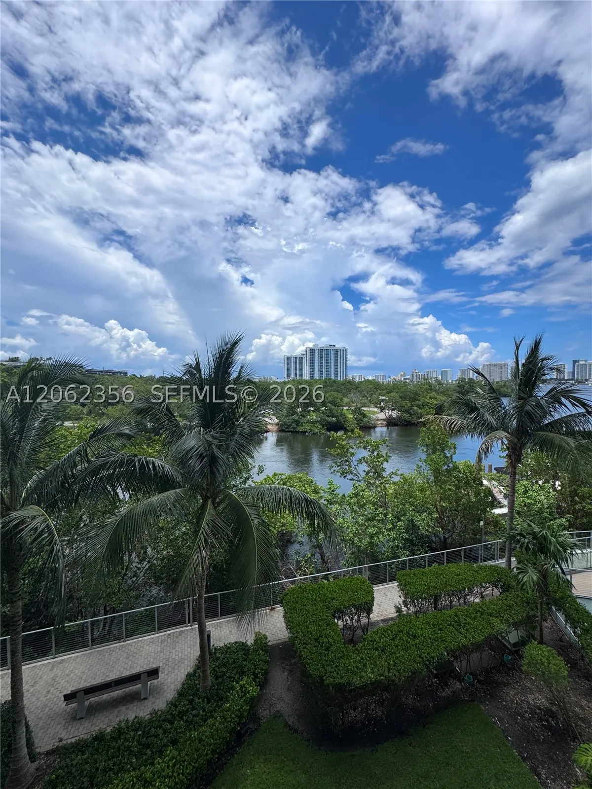 16385 Biscayne Blvd #305