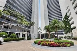 16385 Biscayne Blvd #305