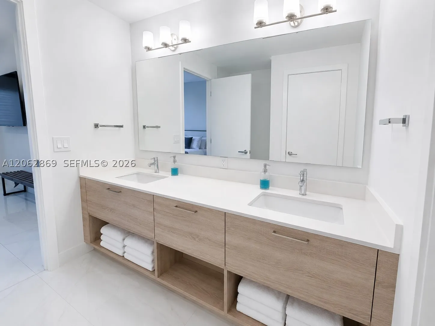 16385 Biscayne Blvd #2007