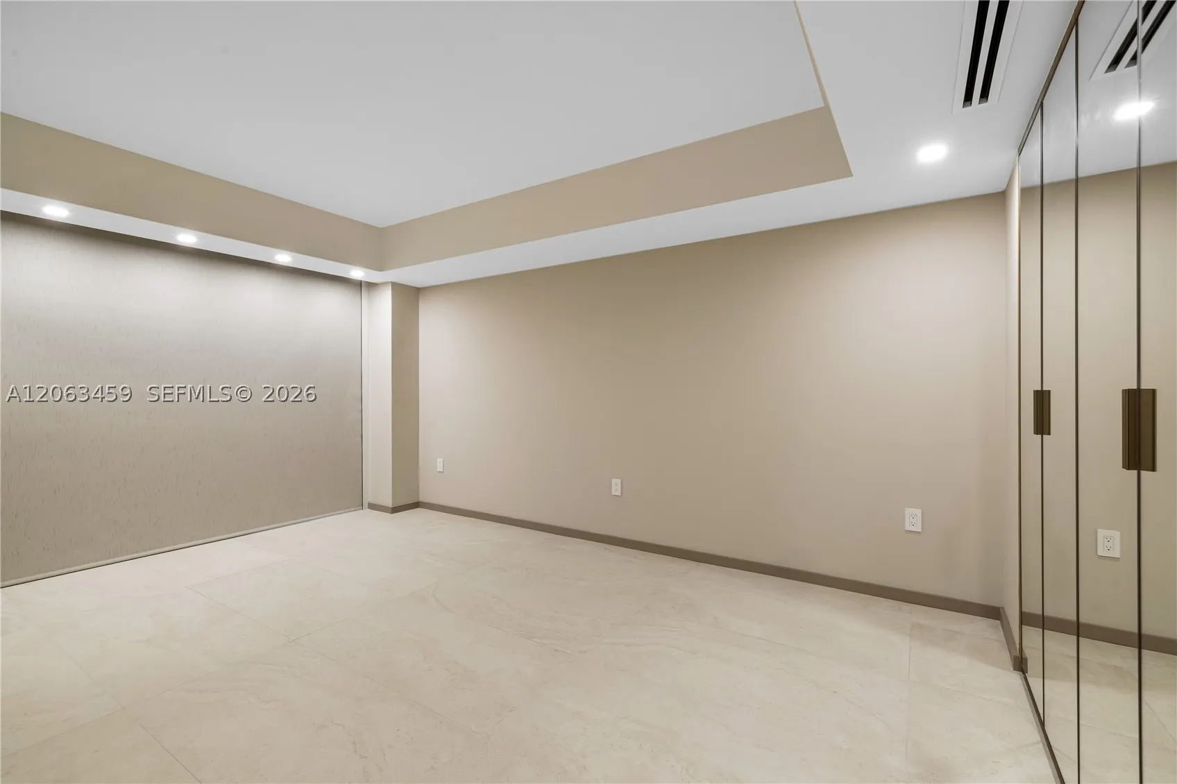 10155 Collins Ave #202