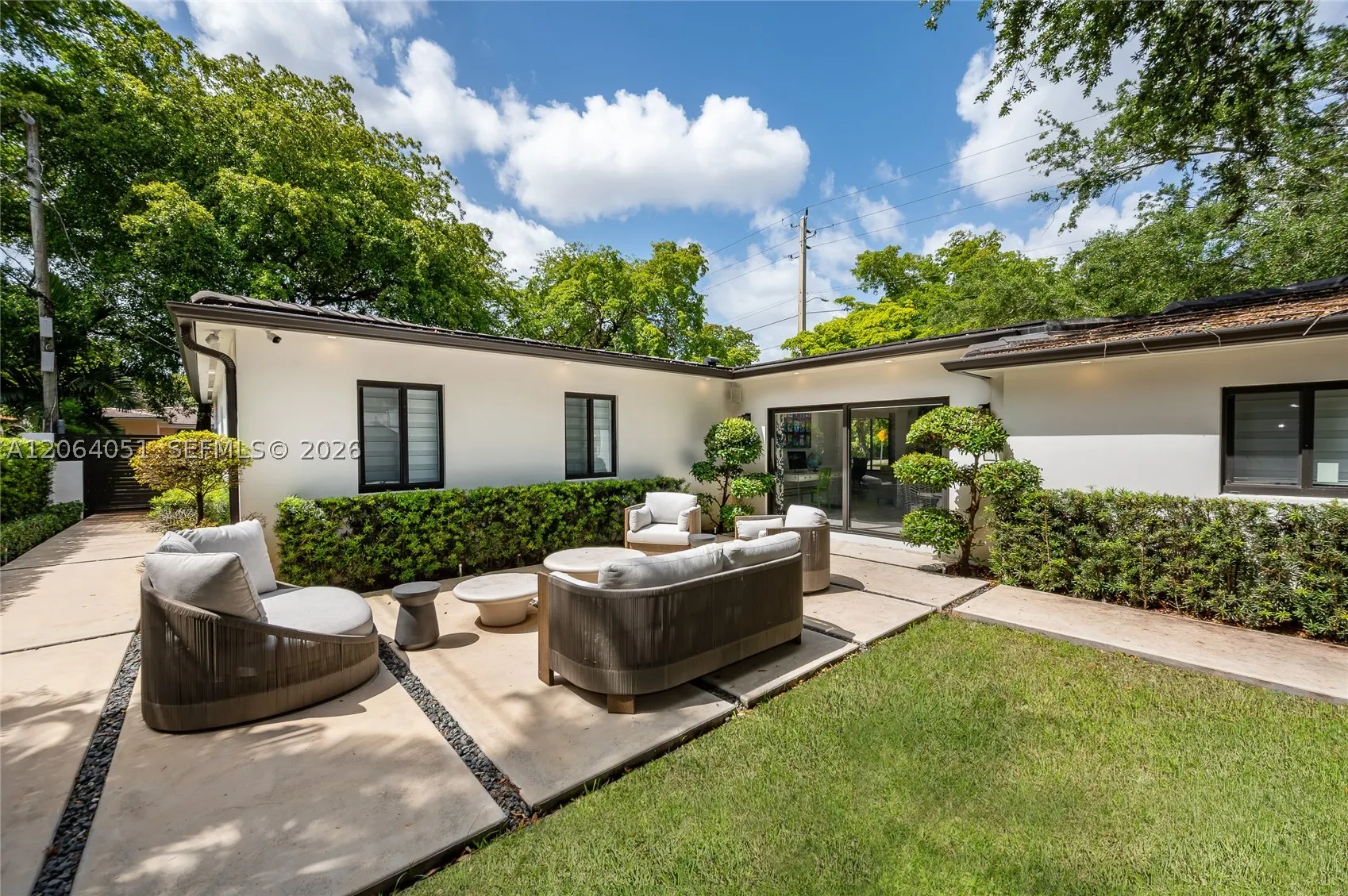 831 Cortez St